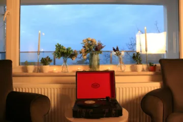 1744120599920